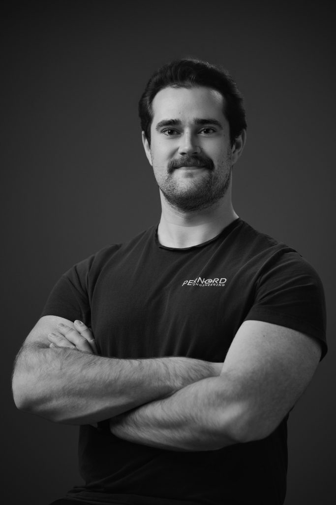 Denna bild har ett alt-attribut som är tomt. Dess filnamn är Isac-821x1024.jpg